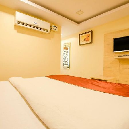 Oyo 13494 Hotel Nakshatra Inn Hyderabad Eksteriør bilde