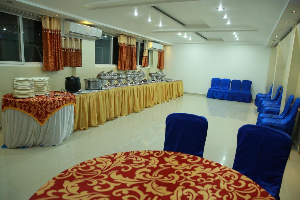 Oyo 13494 Hotel Nakshatra Inn Hyderabad Eksteriør bilde