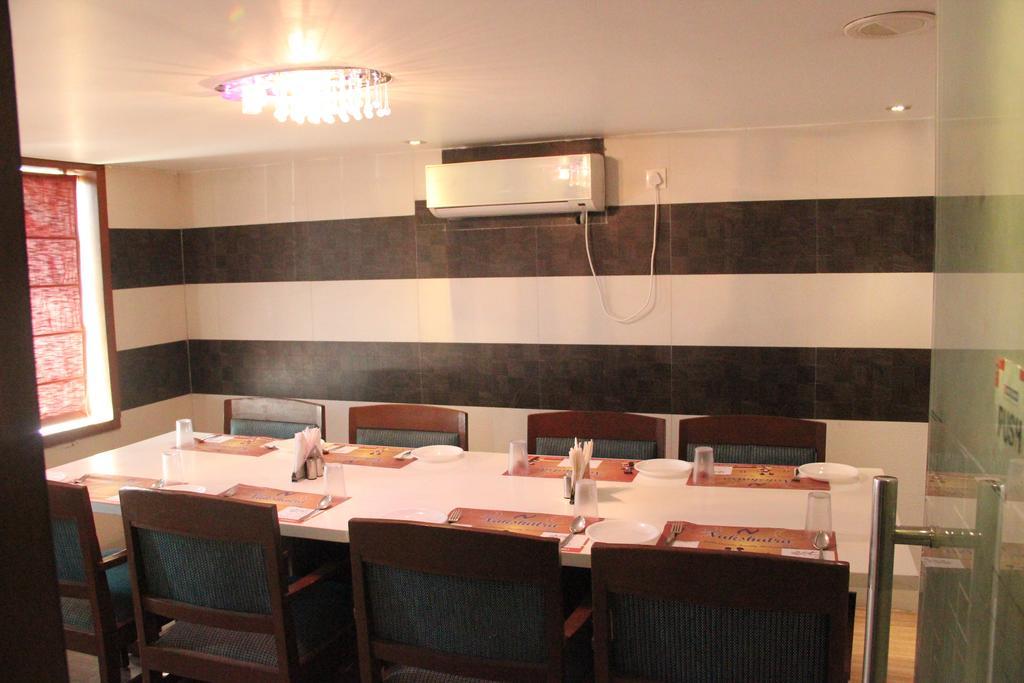 Oyo 13494 Hotel Nakshatra Inn Hyderabad Eksteriør bilde
