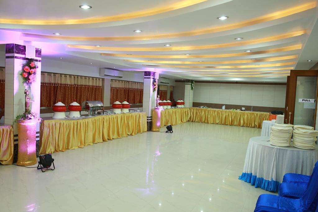 Oyo 13494 Hotel Nakshatra Inn Hyderabad Eksteriør bilde