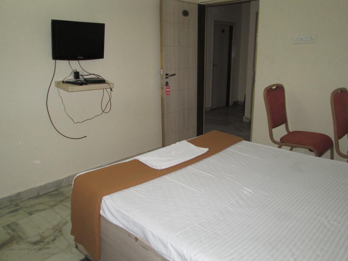 Oyo 13494 Hotel Nakshatra Inn Hyderabad Eksteriør bilde