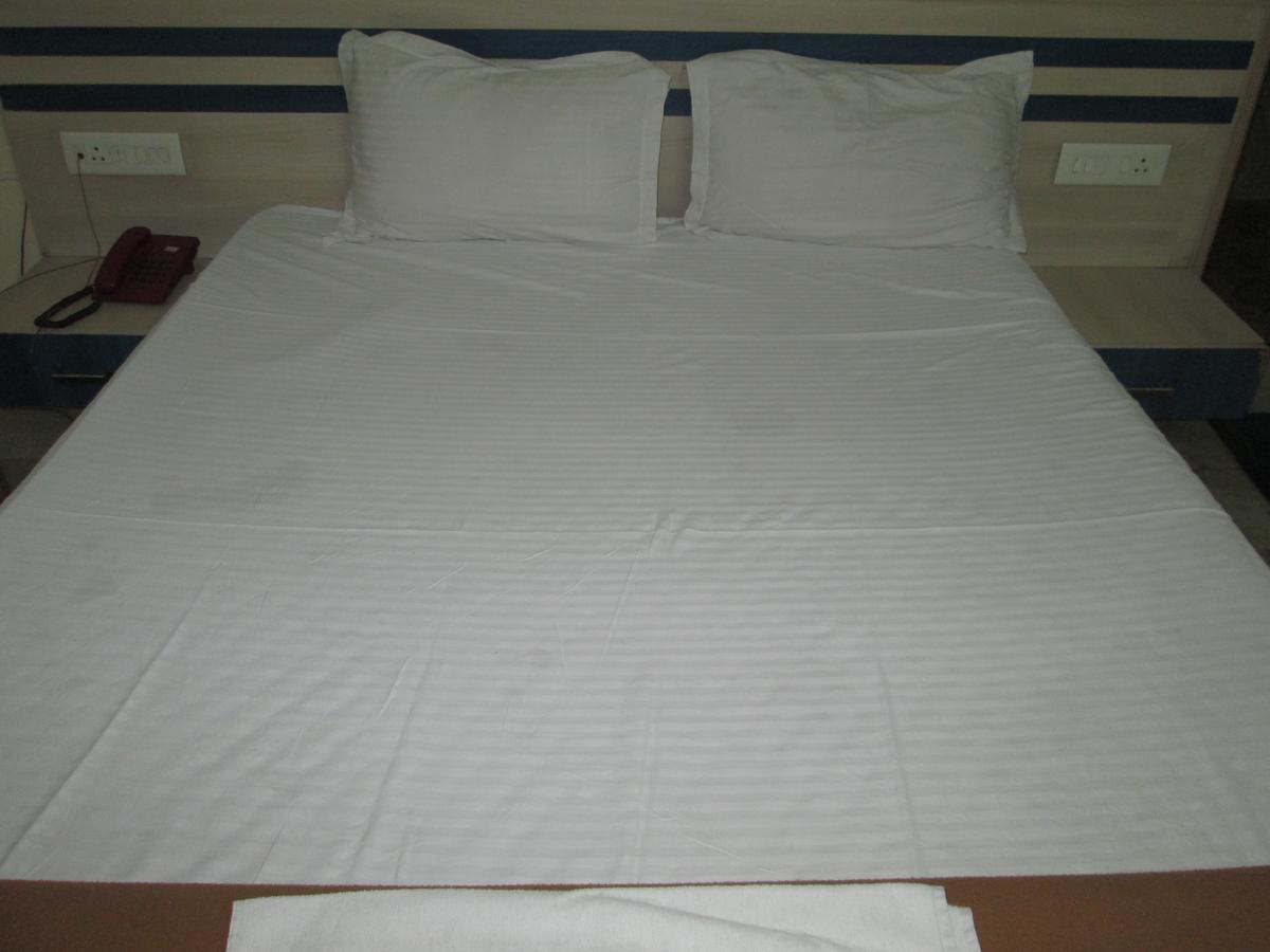 Oyo 13494 Hotel Nakshatra Inn Hyderabad Eksteriør bilde