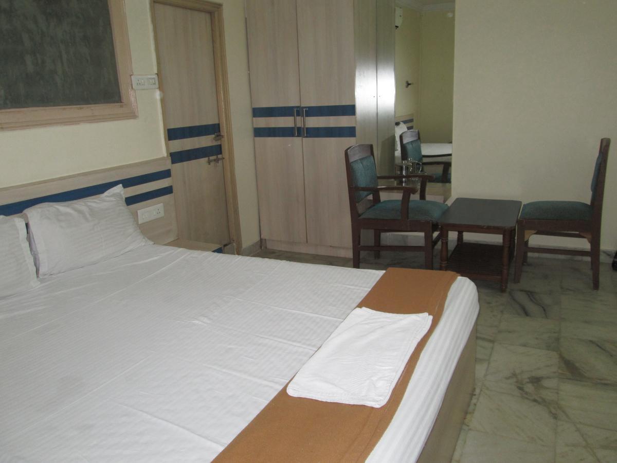 Oyo 13494 Hotel Nakshatra Inn Hyderabad Eksteriør bilde