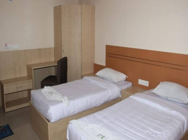 Oyo 13494 Hotel Nakshatra Inn Hyderabad Eksteriør bilde