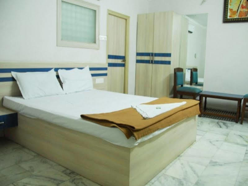 Oyo 13494 Hotel Nakshatra Inn Hyderabad Eksteriør bilde