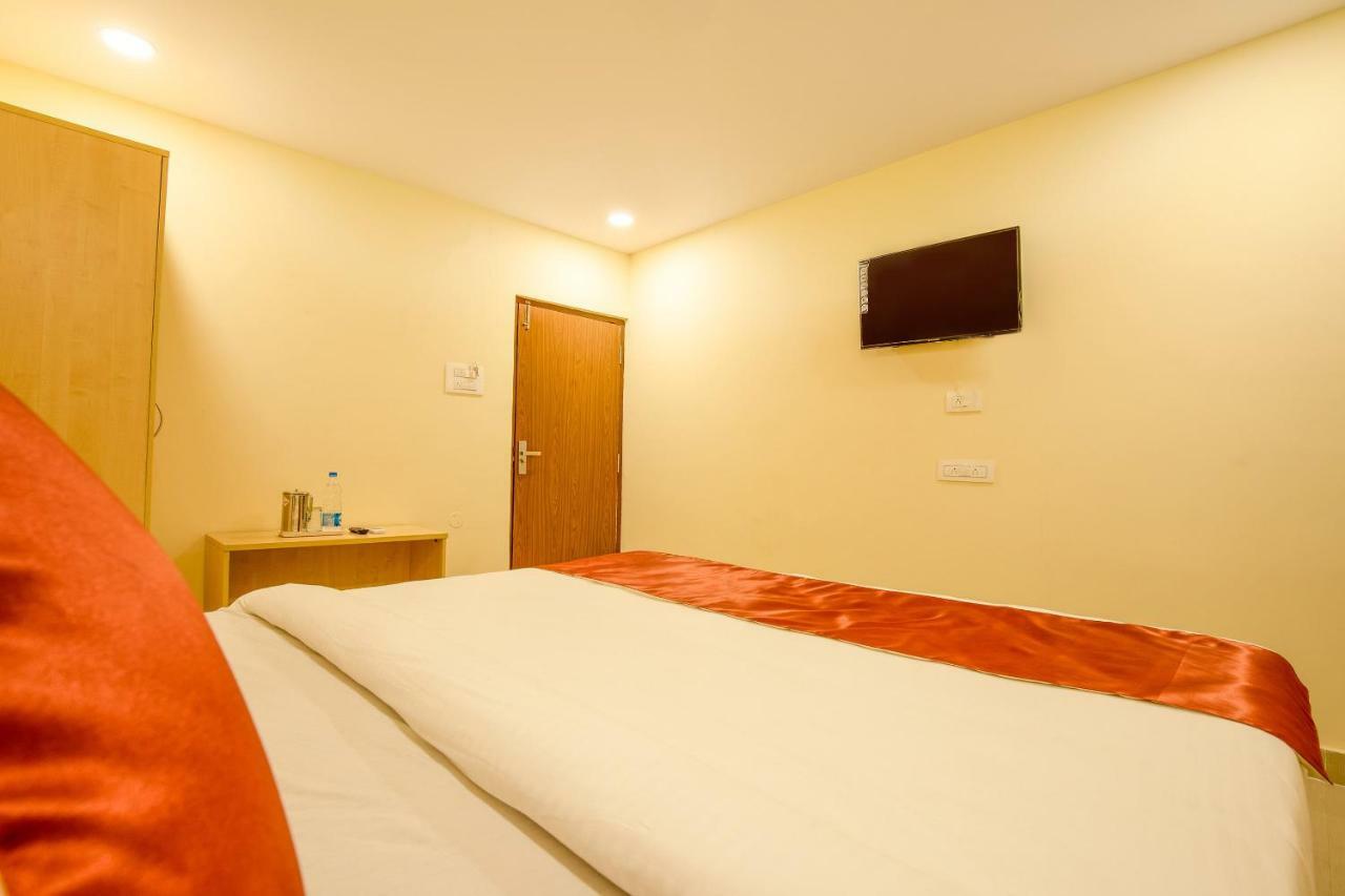 Oyo 13494 Hotel Nakshatra Inn Hyderabad Eksteriør bilde