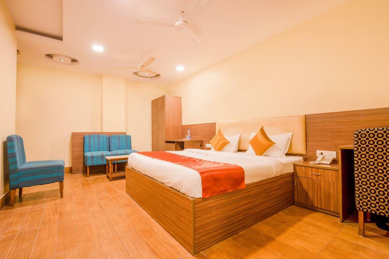 Oyo 13494 Hotel Nakshatra Inn Hyderabad Eksteriør bilde