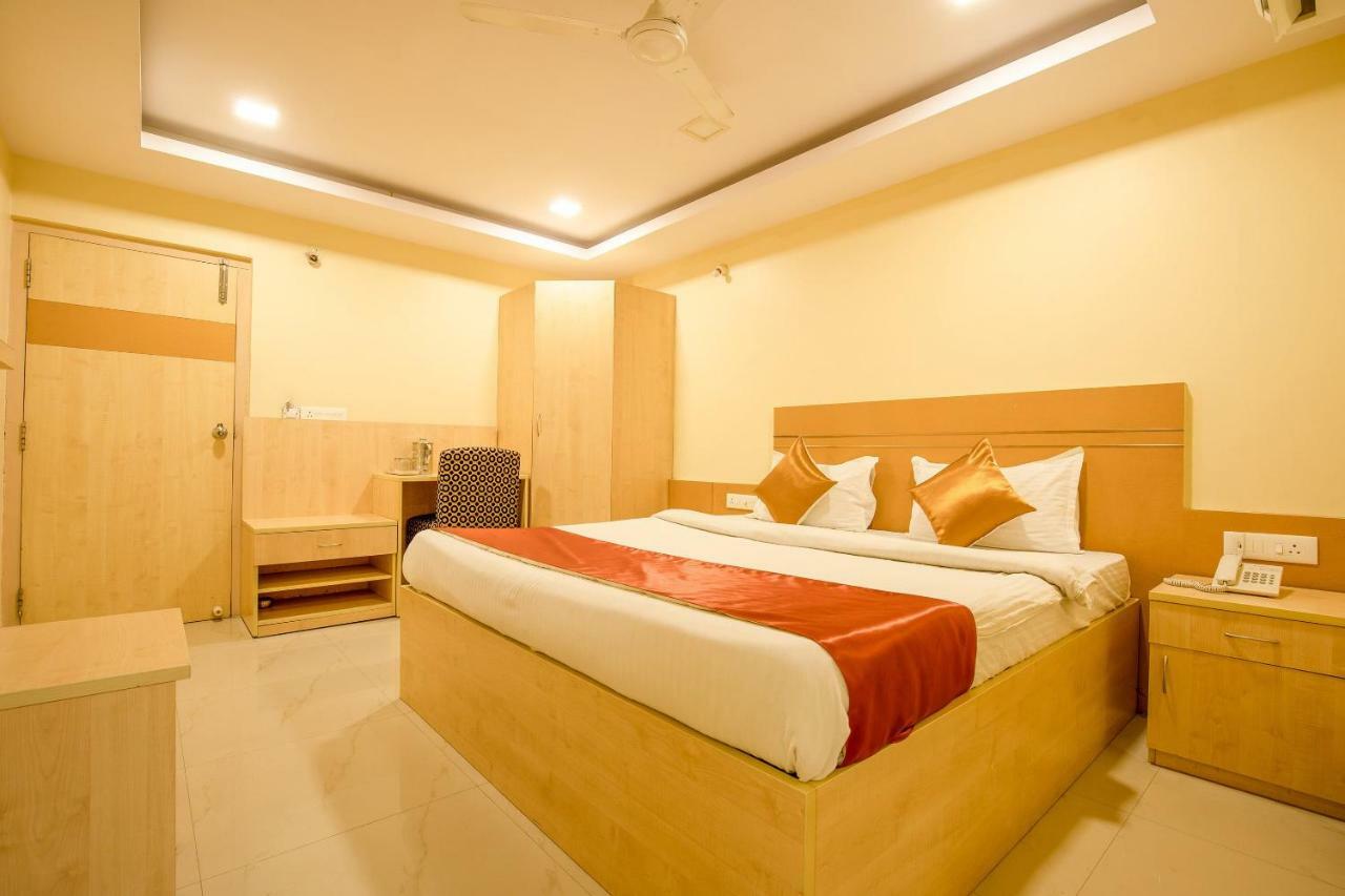 Oyo 13494 Hotel Nakshatra Inn Hyderabad Eksteriør bilde